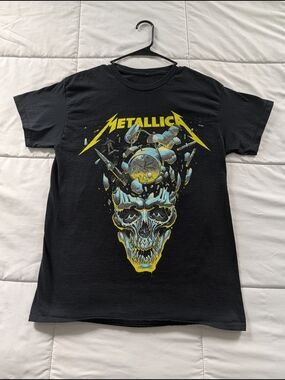 Metallica M72 World 2025 Tour Black Short-Sleeve Graphic Tee with Yellow Skull